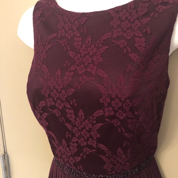 Pleated plum-purple dress with bead detail - Picture 3 of 3
